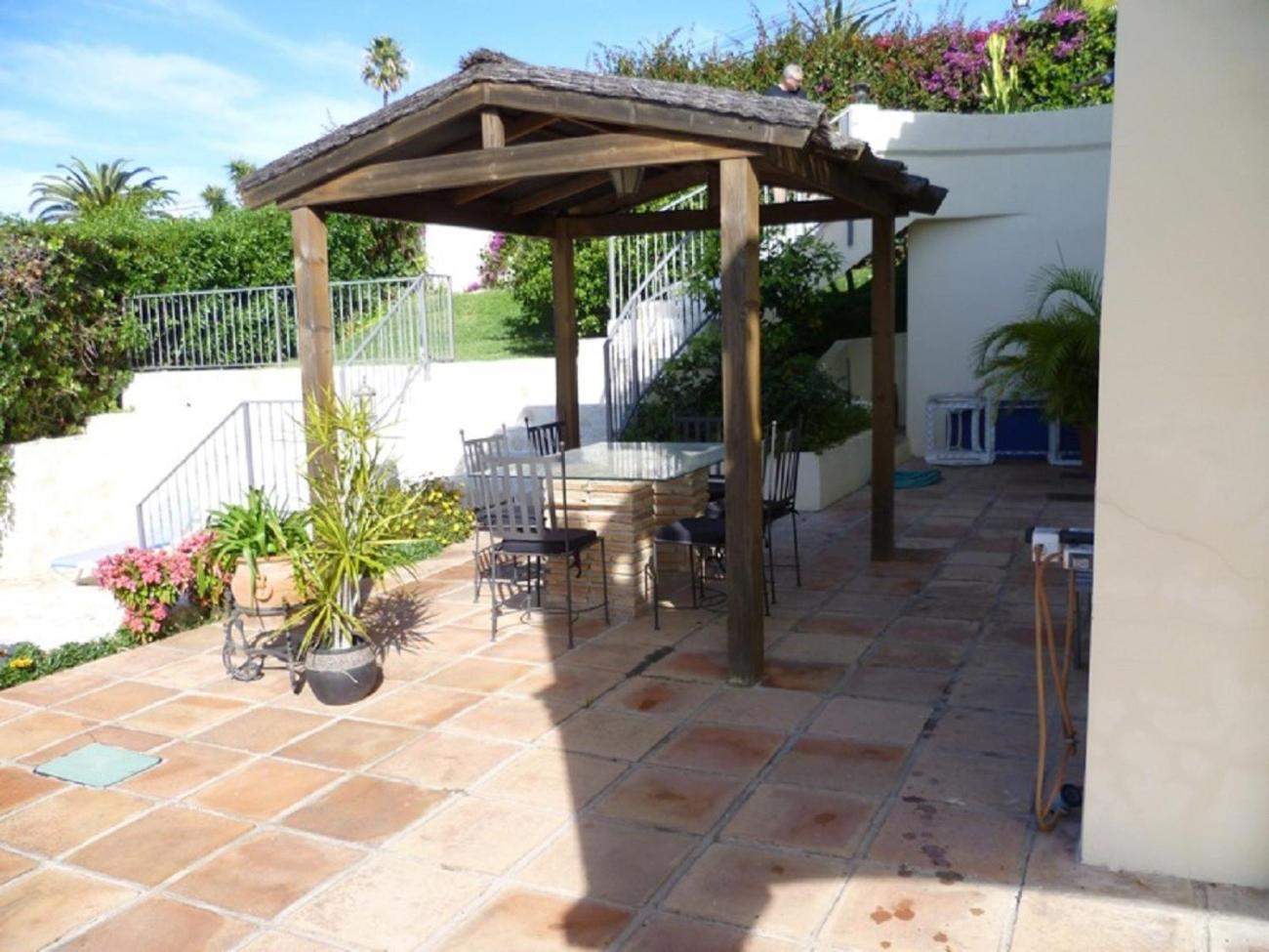 Near In With Heated Pool Villa