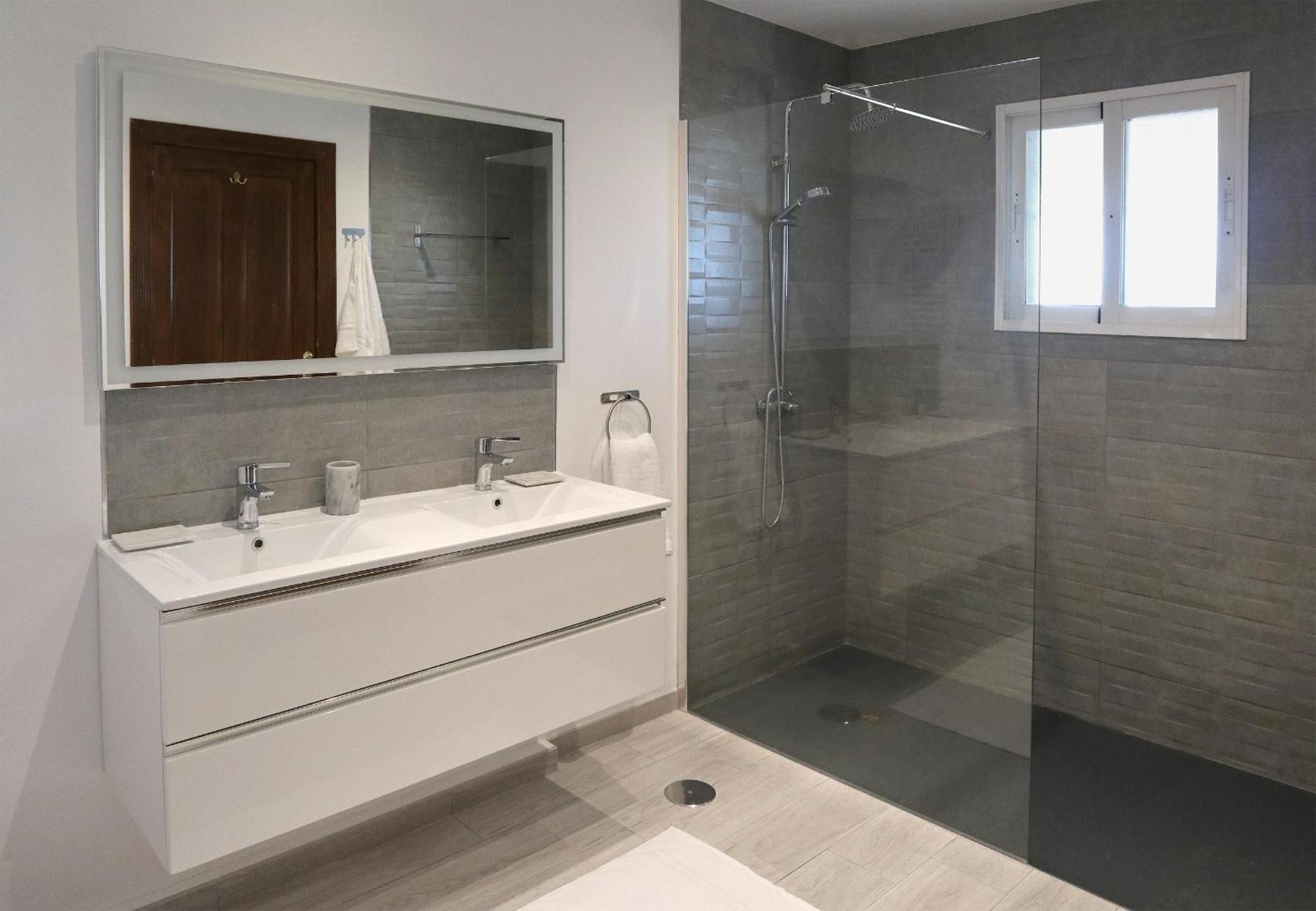 Near In With Heated Pool Villa *
