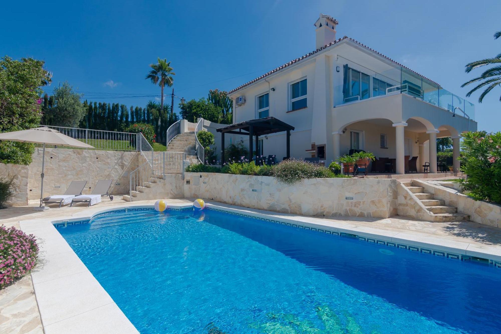 Near In With Heated Pool Villa *